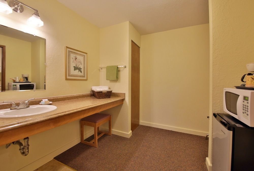 Harbor Inn Freeland Экстерьер фото