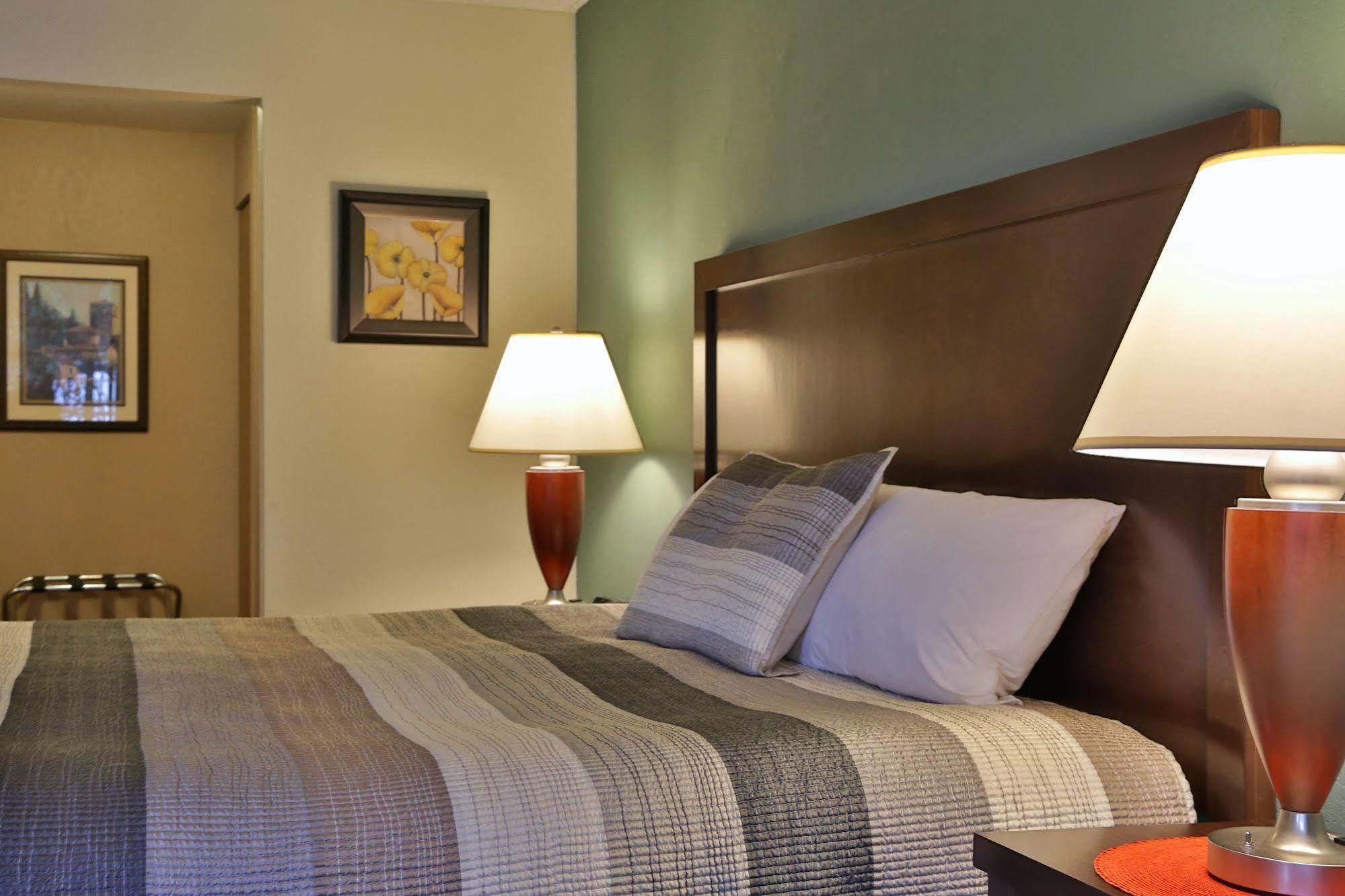 Harbor Inn Freeland Экстерьер фото