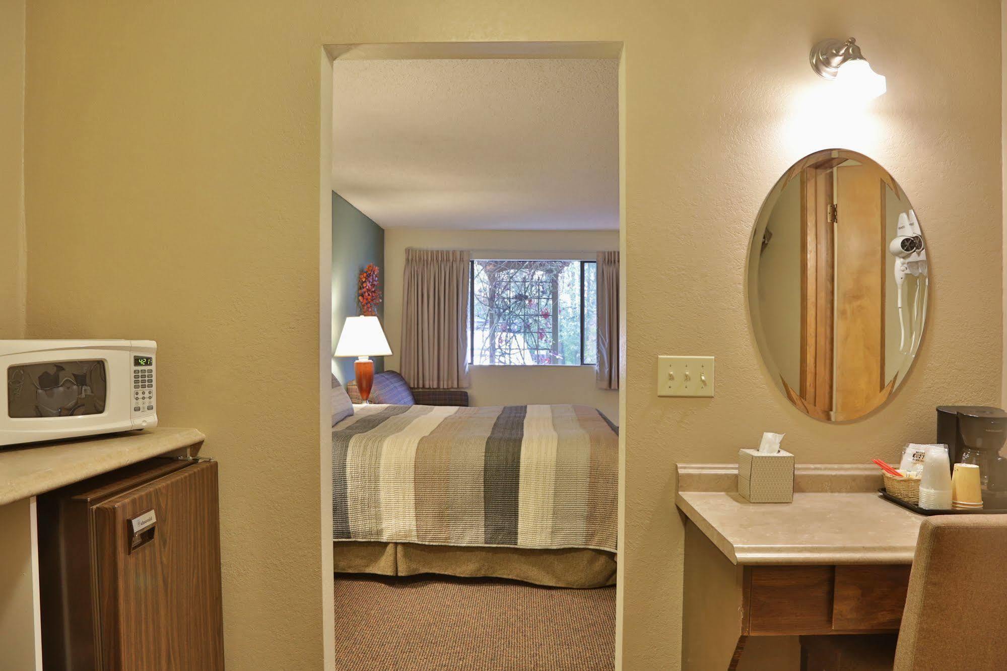 Harbor Inn Freeland Экстерьер фото